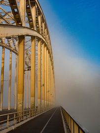 Waalbrug in de mist by Noortje van Zuidam