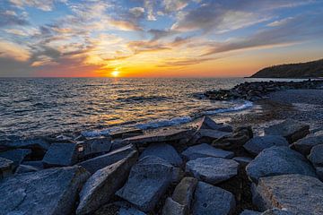 Zonsondergang op het strand bij Kloster op het eiland Hiddensee van Rico Ködder