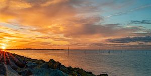 Fischernetze bei Sonnenuntergang in der Nähe des Haringvlietdam