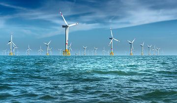 3258 Windparks in der Nordsee I von Adrien Hendrickx