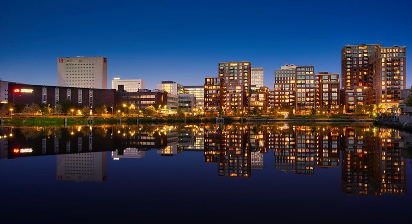 Rotterdam Coolhaven Little C um Mitternacht. von Simon van Leeuwen