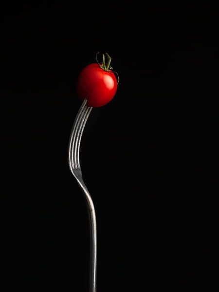 Kirschtomate auf Gabel von Mariska Vereijken