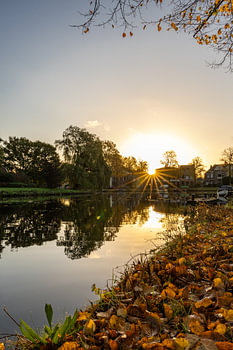 Sonnenaufgang auf dem Zoeterwoud-Kanal in Leiden