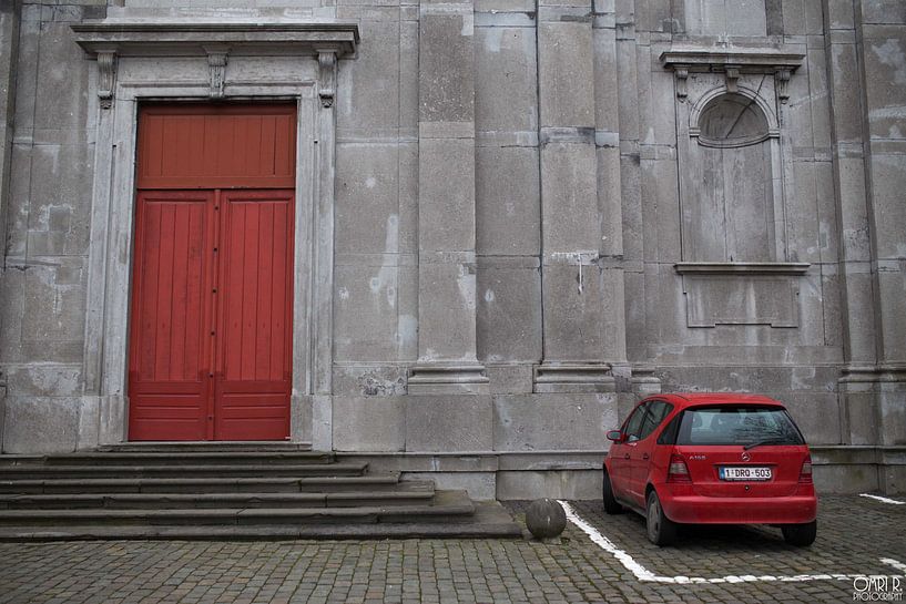 Red and grey van Omri Raviv