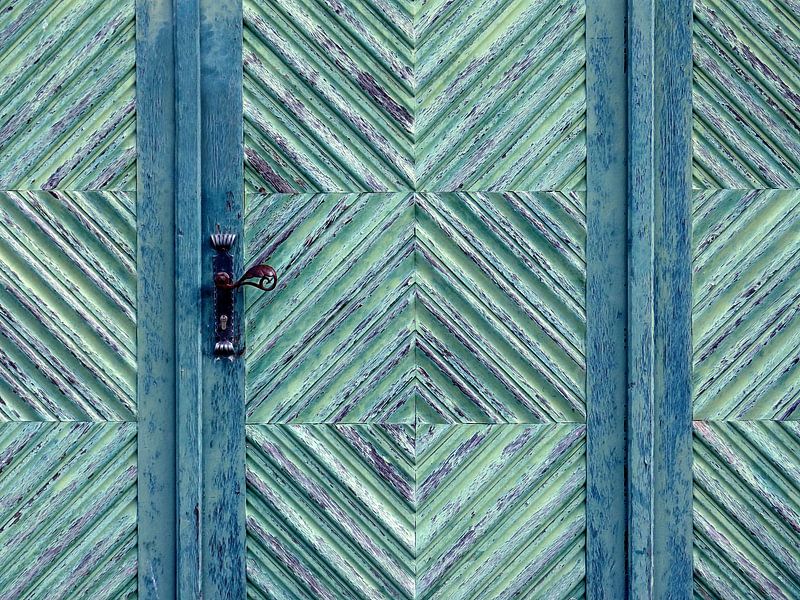 Blue Door (Zeeblauwe Deur) van Caroline Lichthart