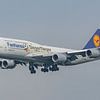 Lufthansa Boeing 747-8 "Fanhansa Siegerflieger". van Jaap van den Berg