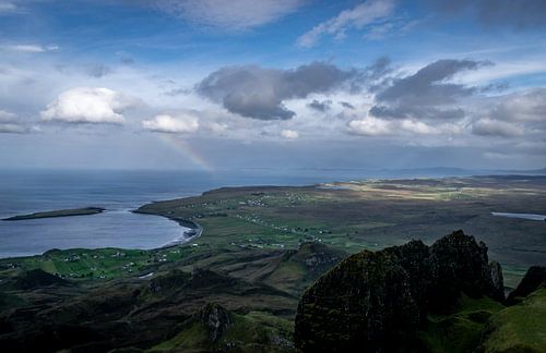 Écosse, île de Skye - Vue sur la mer pendant la randonnée du Quiraing