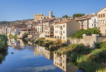 Uitzicht over de Matarranya rivier en het stadje Valderrobres  in Aragon