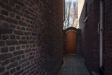 Blind alley in Eijsden by Luis Boullosa