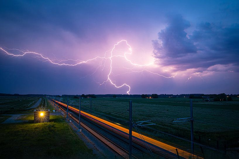 Foudre au-dessus de la ligne de chemin de fer Hanze près de Kampen par Stefan Verkerk