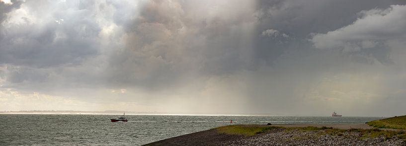 A beautiful spectacle between dark and light by Percy's fotografie