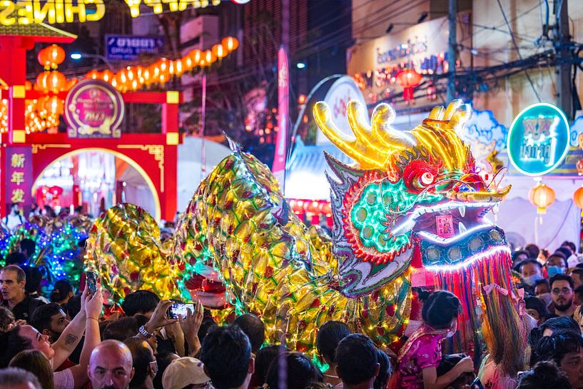 Chinesisches Neujahrsfest in Bangkok - bunte Straßenparade von Michiel Ton