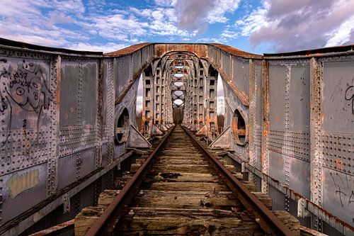 Abandoned spporweg bridge