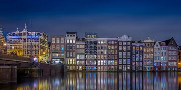 Damrak Amsterdam @ Nacht von Martin Bredewold