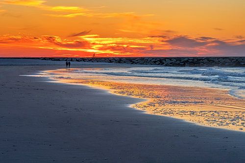 Kleurrijke zonsondergang in Scheveningen