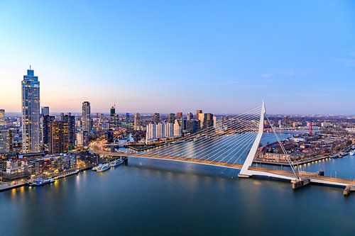 Rotterdam skyline zonsondergang bij de Erasmusbrug