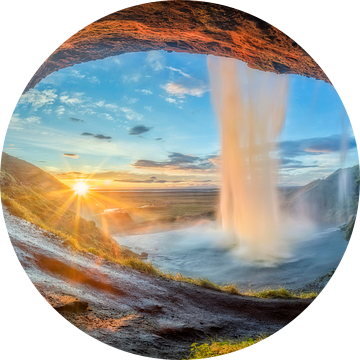 Seljalandsfoss waterval in IJsland van Dieter Meyrl