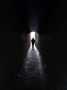 Utrecht silhouet schaduw duister donker avond schemer man pad gang zwart wit centrum stad van susan verhoeven
