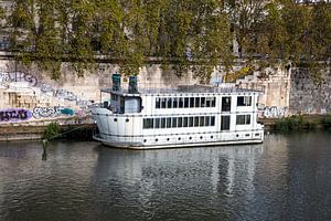 Rome - Bateau abandonné sur le Tibre