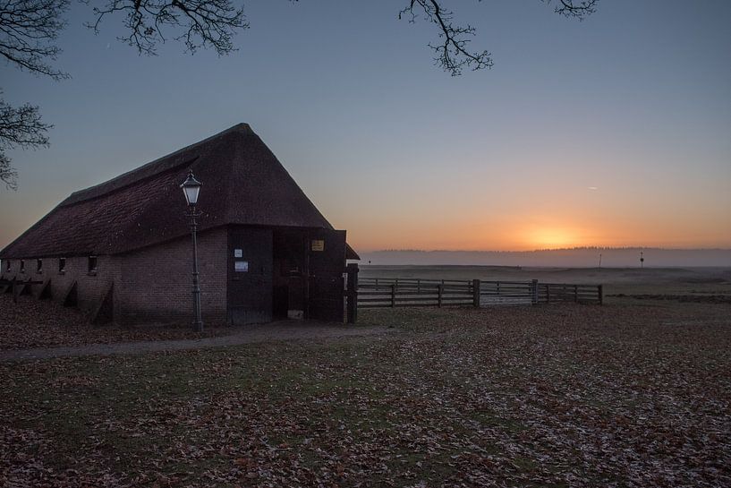 Zonsondergang bij de Schaapskooi op de Edese hei par Cilia Brandts