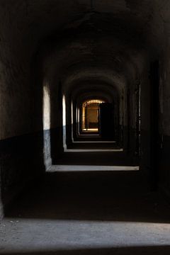 Pénitencier de Vilvorde, couloir avec portes de cellules sur @Unique