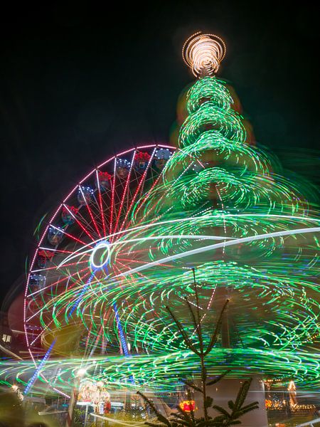 Magdeburg - Kerstmarkt naast het stadhuis van t.ART