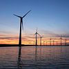 zonsondergang Krammer windpark met windmolens van W J Kok