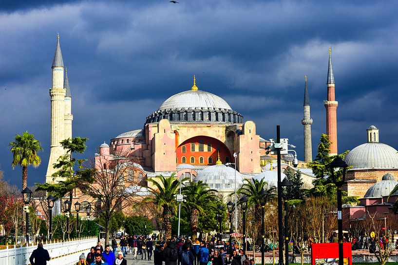 Istanbul by Hello Pompoyo