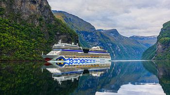 Kreuzfahrtschiff Aida Sol im Geirangerfjord, Norwegen