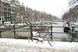 Winter auf den Amsterdamer Kanälen in den Niederlanden von Eye on You