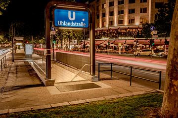 Metrostation Uhlandstrasse in Berlijn van Photobywim Willem Woudenberg