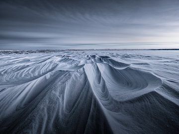 Snowdrifts leave beautiful snow dunes on the landscape by Bas Meelker