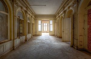 Schönes Licht durch die stillgelegten Fenster.