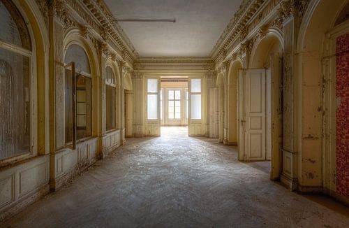Schönes Licht in verlassener Villa
