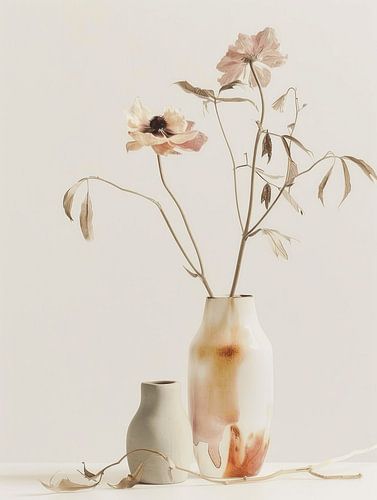 Stilleven met bloemen in pastelkleuren, Japandi stijl