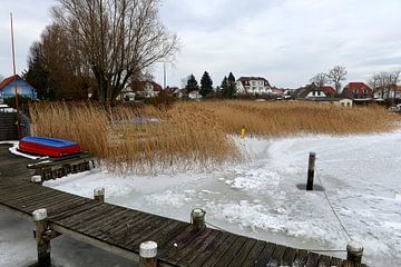 Bevroren Oostzee bij Breege op het eiland Rügen van Alphapics