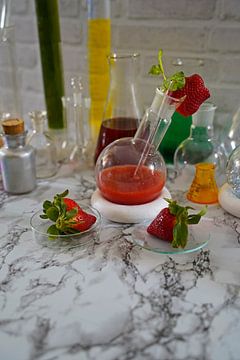 Cocktail de rhum aux fraises dans une flasque sur Babetts Bildergalerie