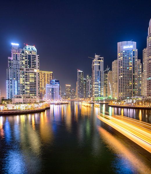 Lichtpaden in Dubai Marina van Rene Siebring