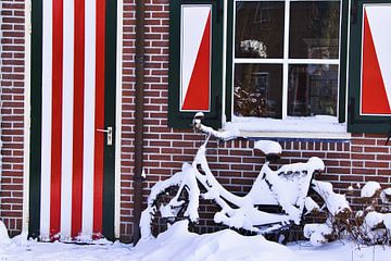 fiets in de sneeuw van joyce kool