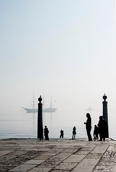 Ochtendmist over de Taag in Lissabon.