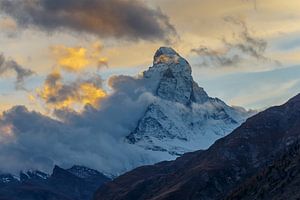 Das Matterhorn im Licht der untergehenden Sonne