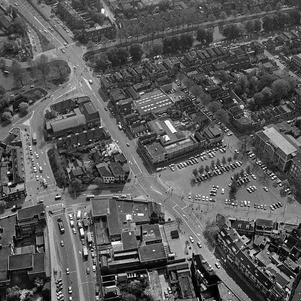1976: Historic black-and-white aerial photograph of the city of Leiden by Frans Rombout