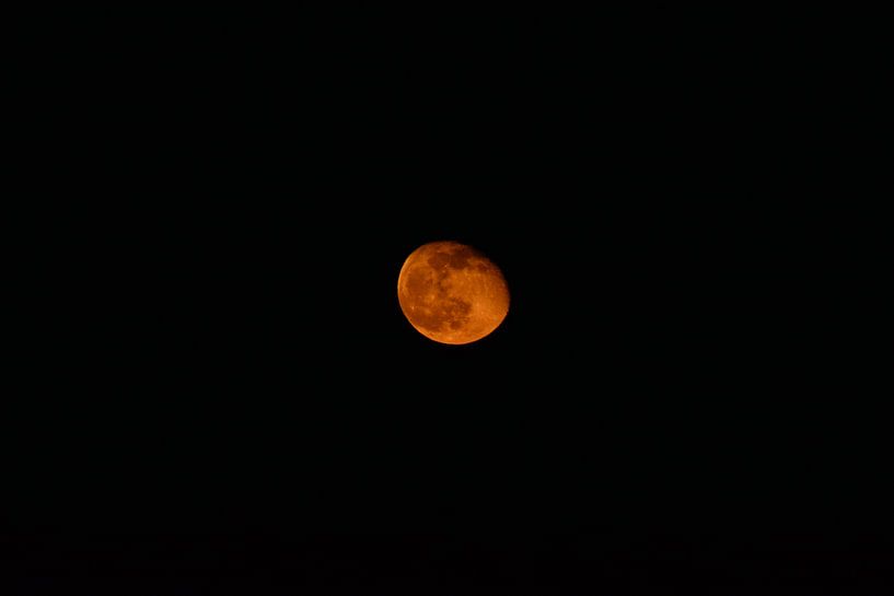 Mond sieht die Sonne von Michael van Eijk