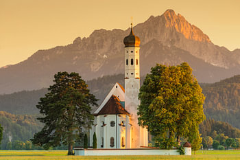 Wallfahrtskirche St.Coloman bei Sonnenuntergang,  Allgäu, Bayern, Deutschland