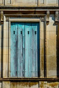 geschlossene Fensterläden von Yvonne Blokland