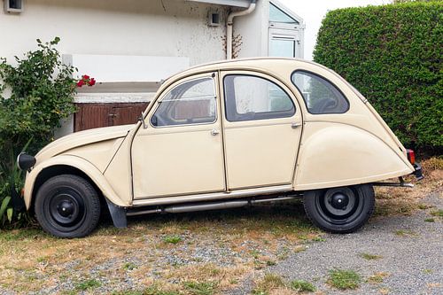 Cream White Citroen 2CV in France / 2015