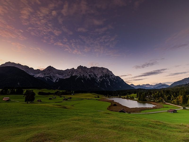 Idyllisch. Ochtendsfeer in de Karwendel - Idyllische avond in de Karwendel van Christina Bauer Photos
