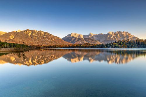 Herfstlicht aan de Barmsee