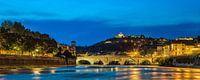 Ponte Pietra @ blue hour van Teun Ruijters thumbnail