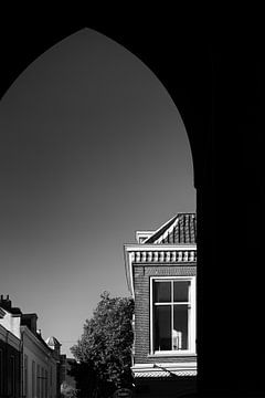 Onder de Dom doorkijkend in Utrecht naar de Servetstraat van De Utrechtse Grachten